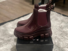 Load image into Gallery viewer, Women&#39;s Burgundy patent Lug Sole Rain Boots