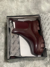 Load image into Gallery viewer, Women&#39;s Burgundy patent Lug Sole Rain Boots